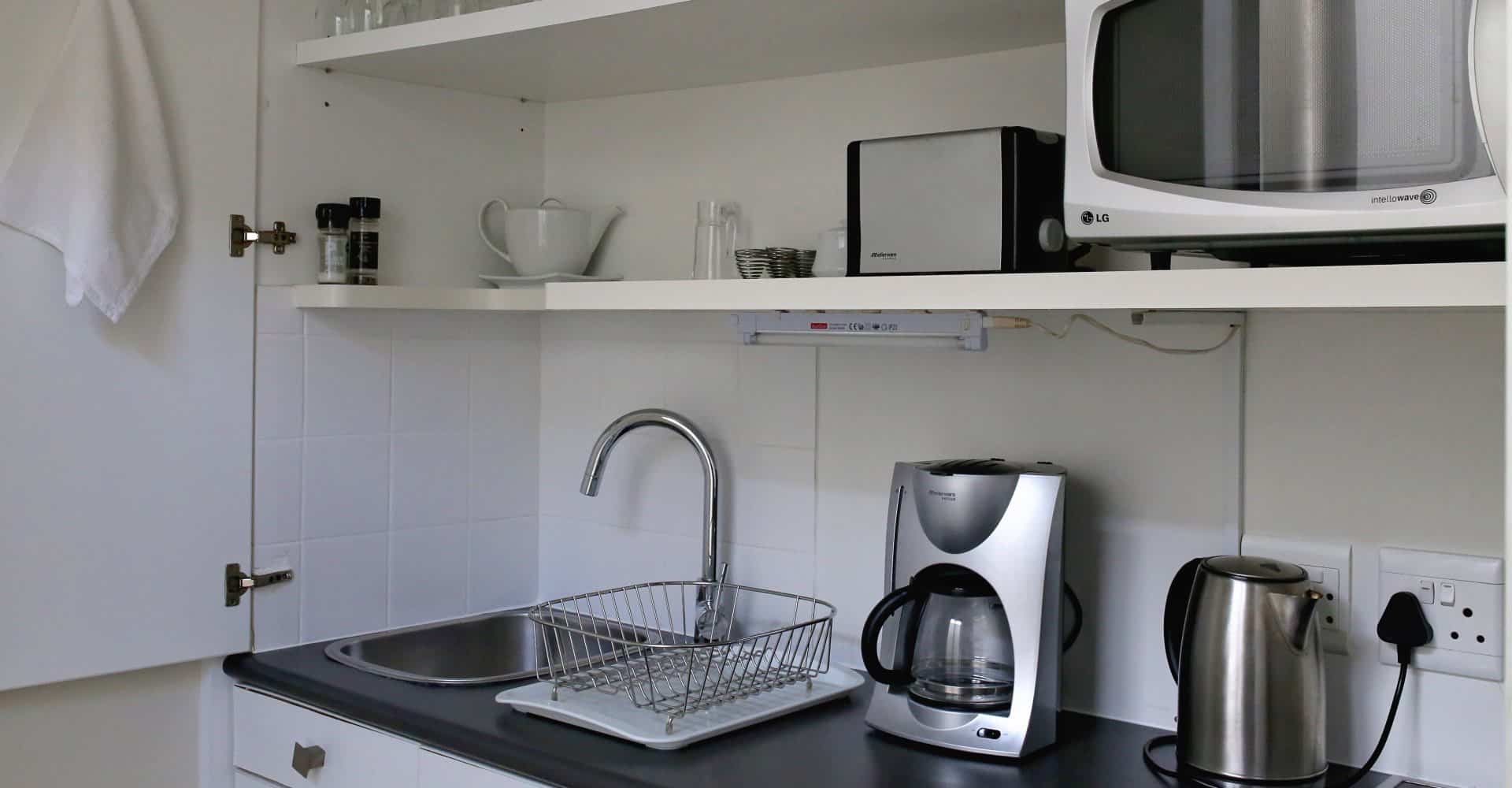 Voll ausgestattete Kuechenzeile in den Appartements - kitchenette in apartments